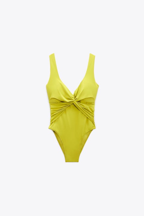 Marta Sanchez, Fabulous With The Ideal Swimsuit For Women With Lots Of ...