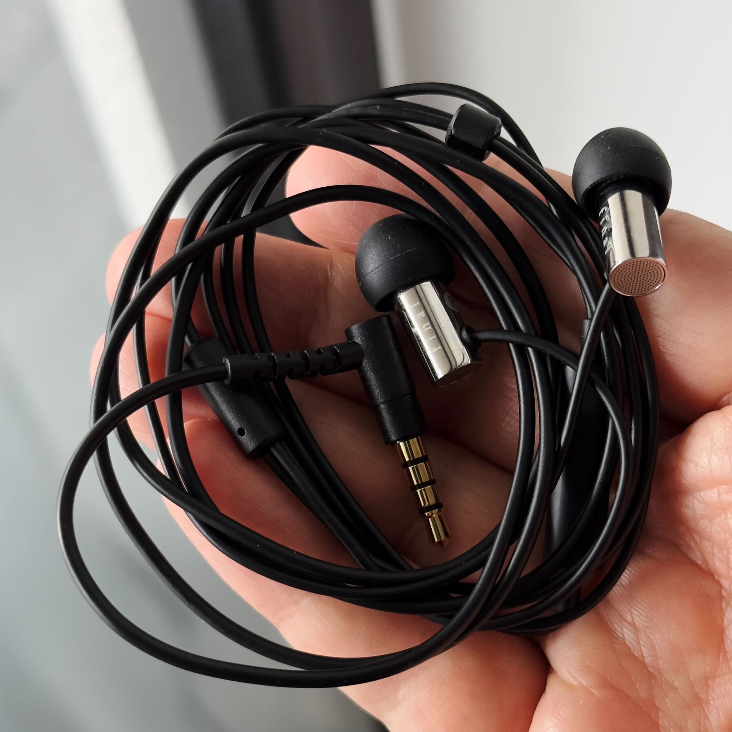 Best in ear headphones with clearance microphone