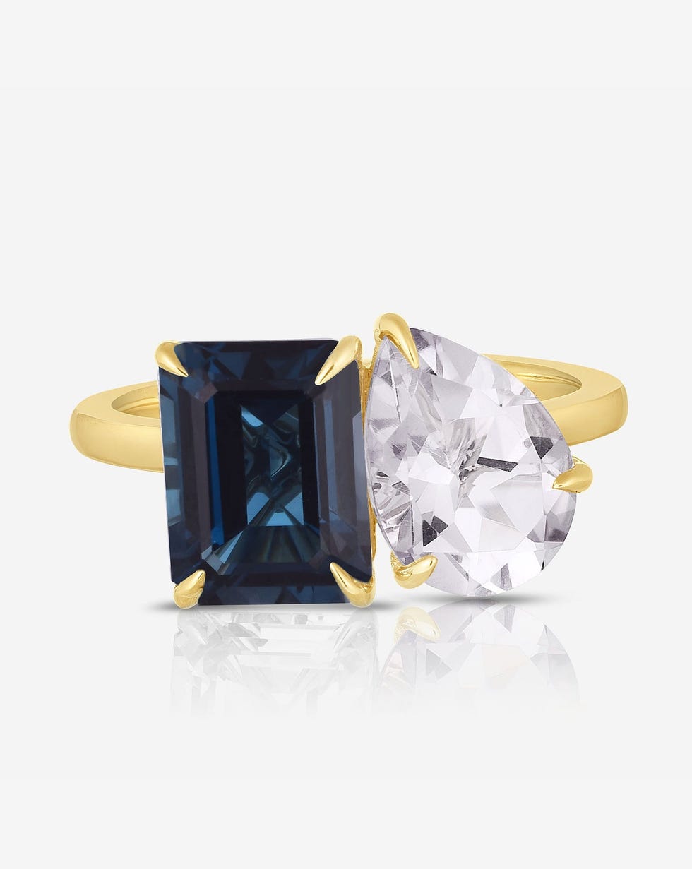 https://hips.hearstapps.com/vader-prod.s3.amazonaws.com/1683724360-ring-concierge-rings-toi-et-moi-personalized-gemstone-ring-30256746594392_1600x.jpg?crop=0.869xw:0.692xh;0.0753xw,0.130xh&resize=980:*