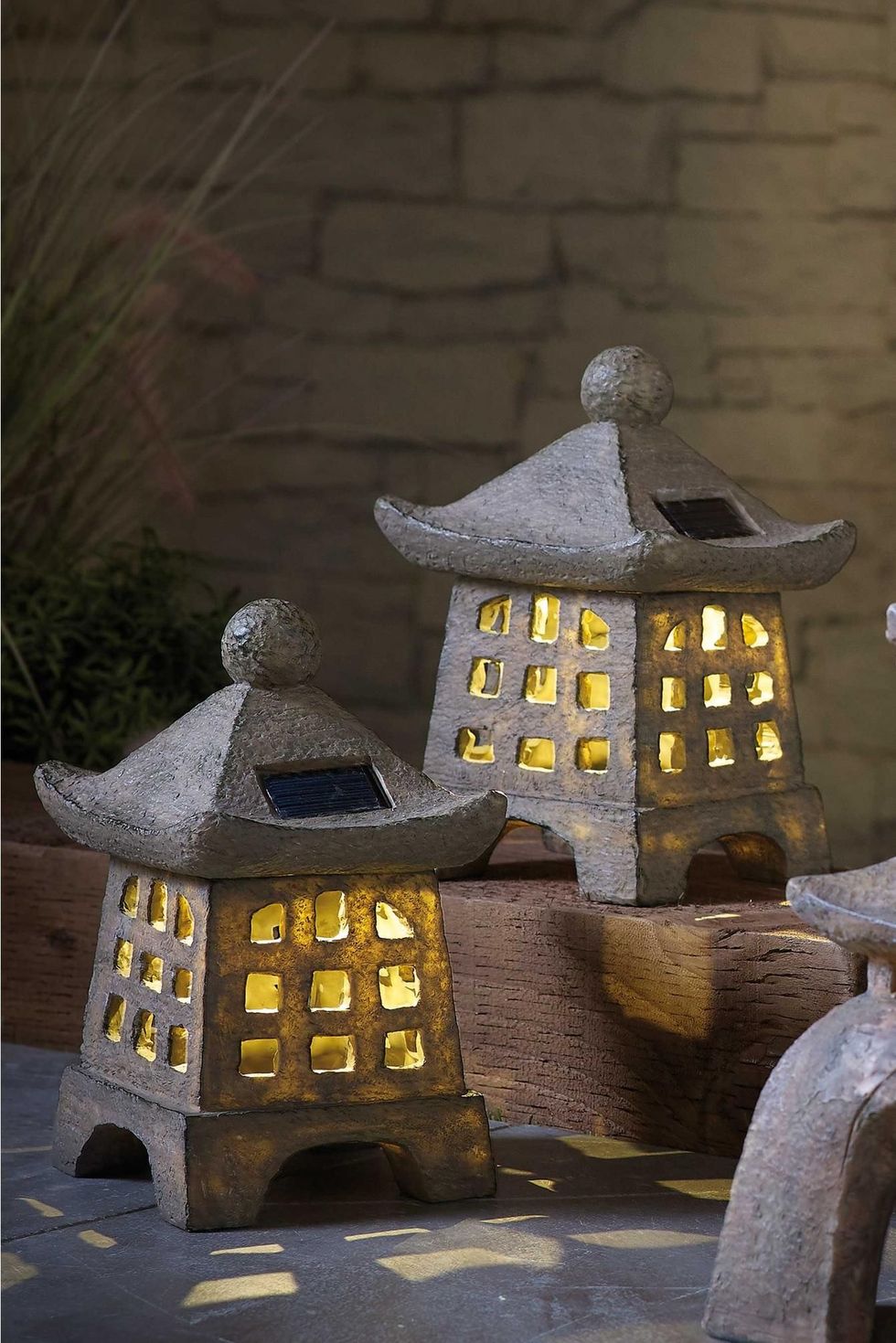 Set of 2 Solar Pagodas
