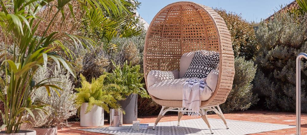 Wicker egg deals chair with legs