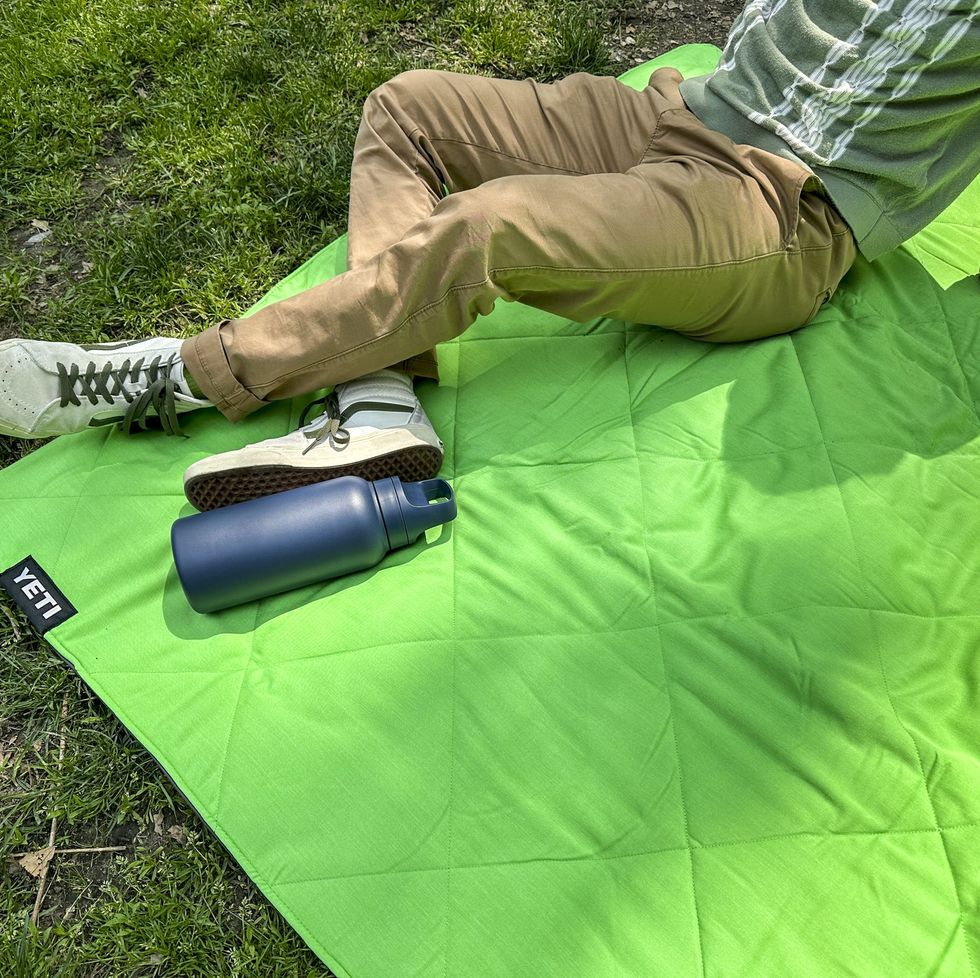 12 Best Outdoor Blankets and Throws 2022