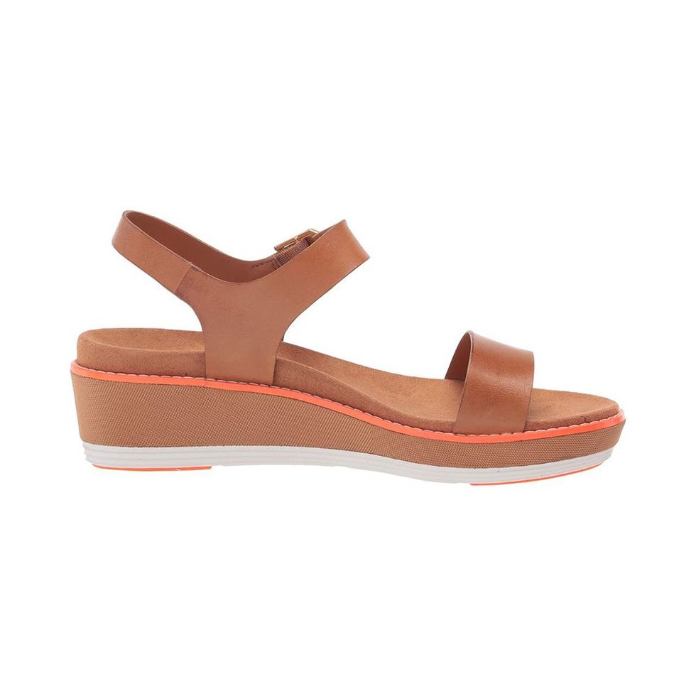 Shoppers Love these Aerothotic Sandals for Travel