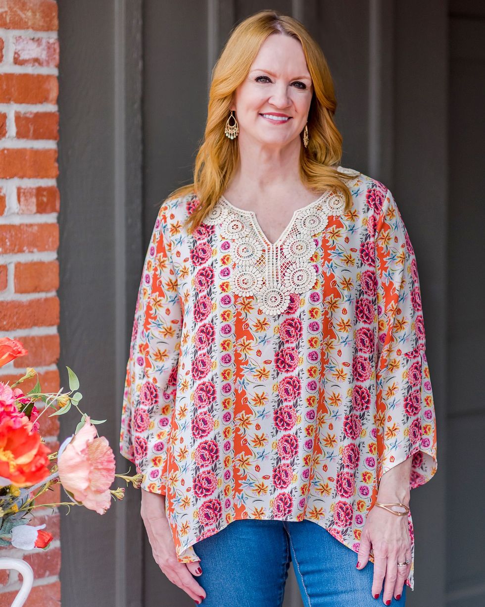 The Pioneer Woman Sharkbite Hem Embroidered Blouse with 3/4-Length Sleeves