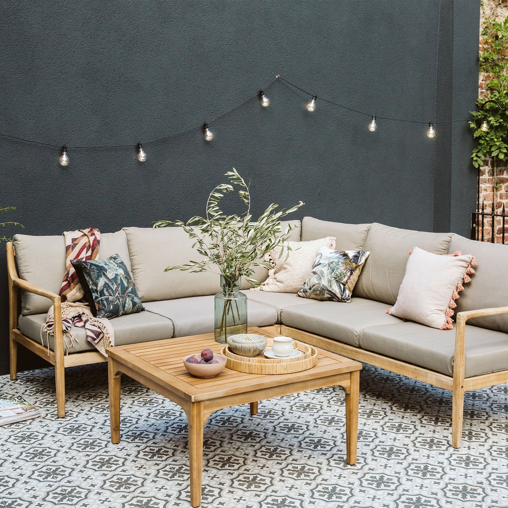 Corner garden sofa online and table