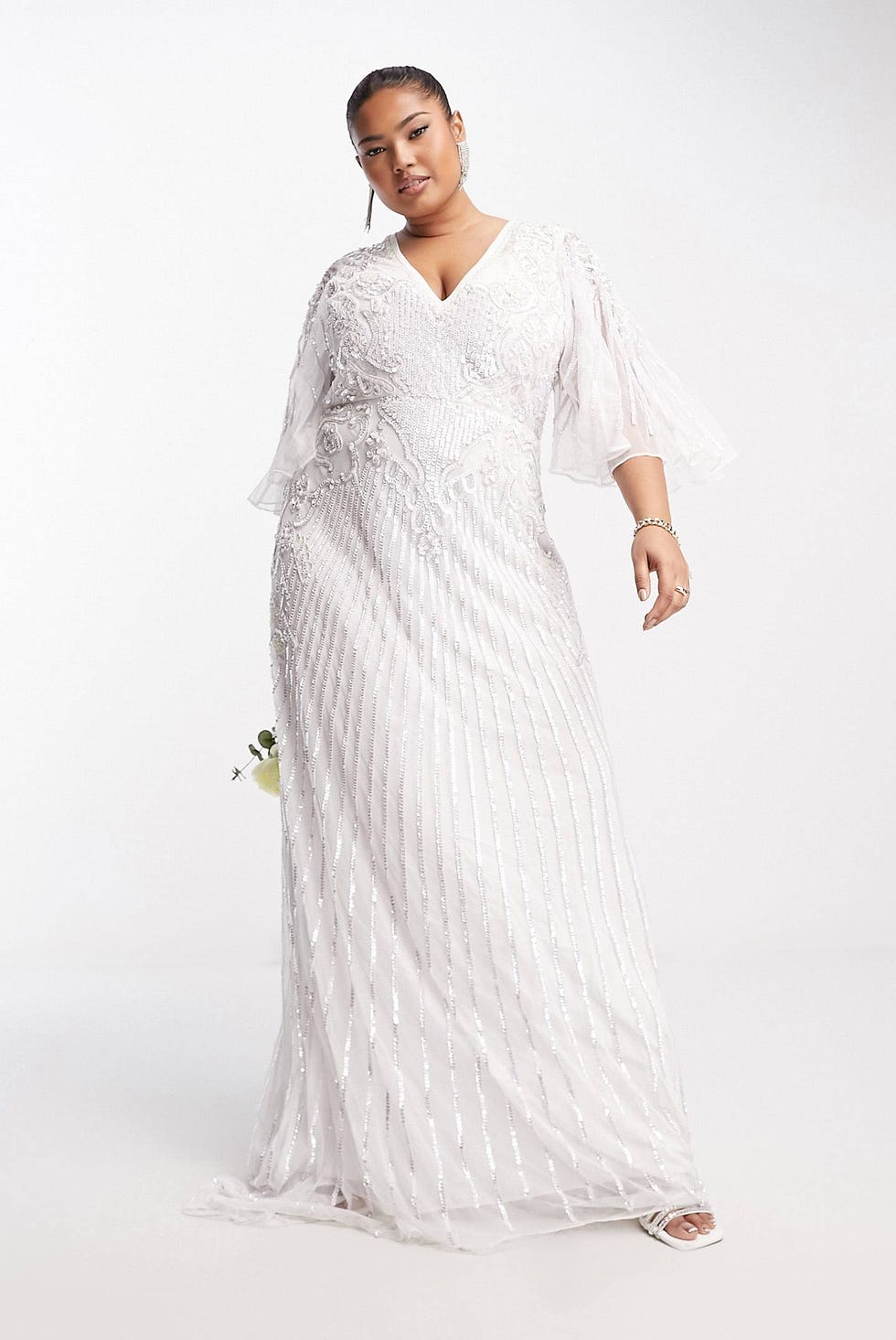 EDISI ASOS Kurva Eliza berkibar menghiasi gaun pengantin EDISI ASOS Kurva Eliza berkibar menghiasi gaun pengantin