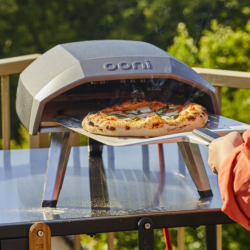 7 Best Outdoor Pizza Ovens for 2024 - Outdoor Pizza Oven Reviews