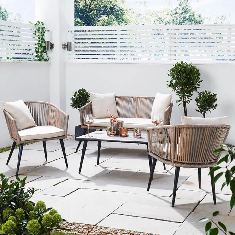 Trueshopping Garden Furniture Lounge Set with Cream Cushions