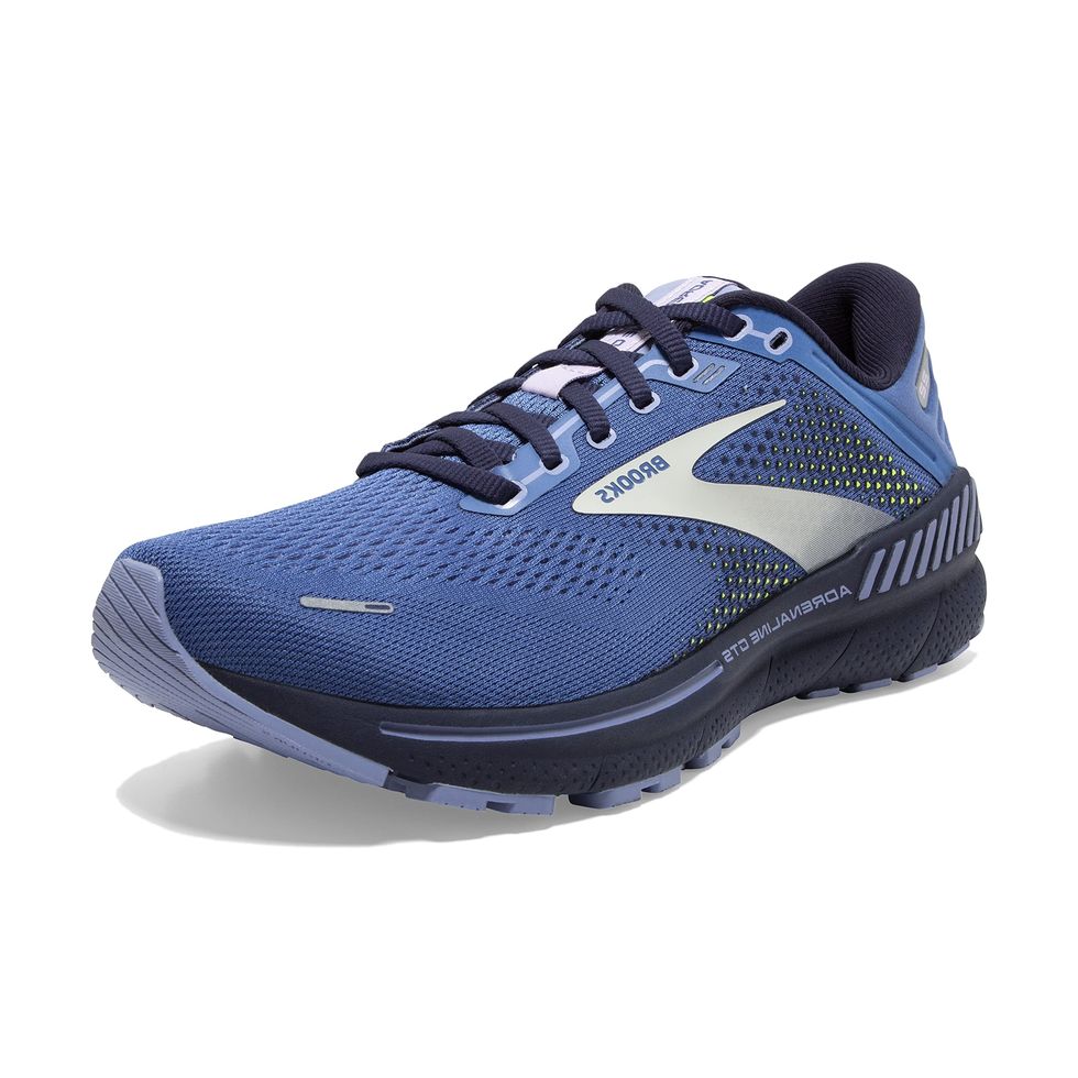 12 Best Running Shoes for Wide Feet of 2023 (Comfort and Function)