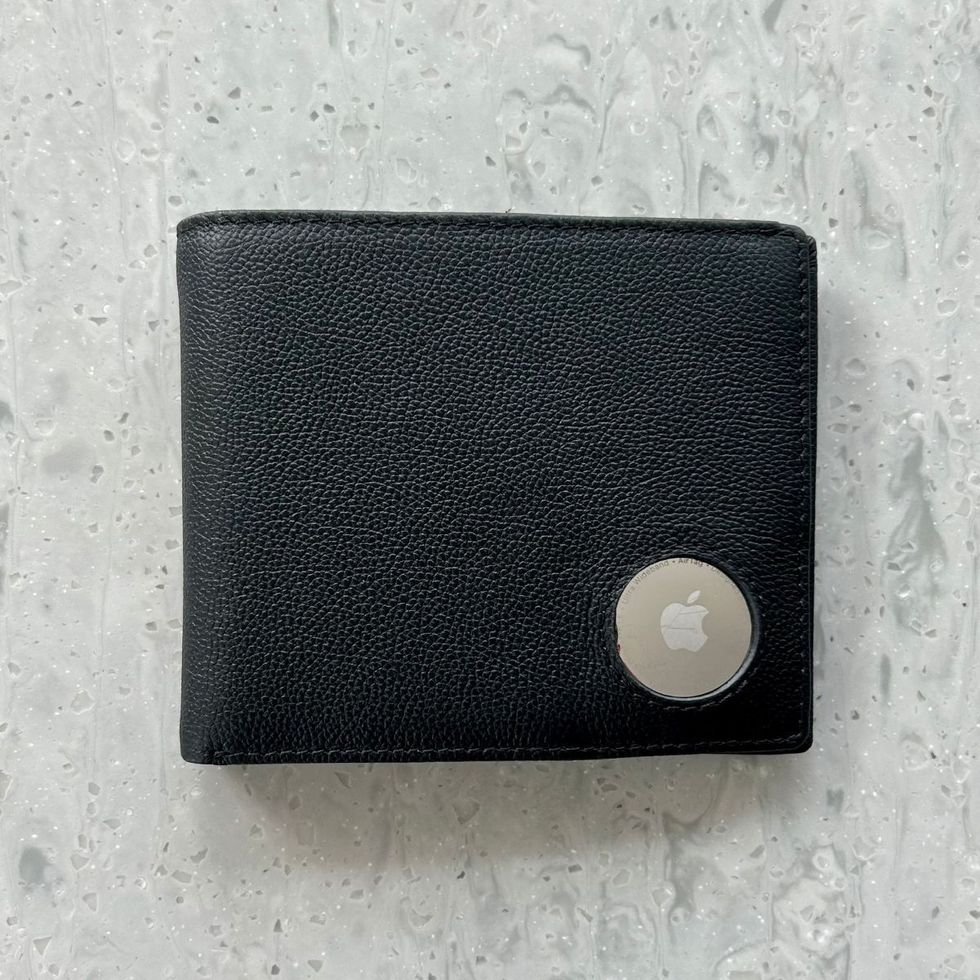 Stealth Mode Bifold AirTag Wallet