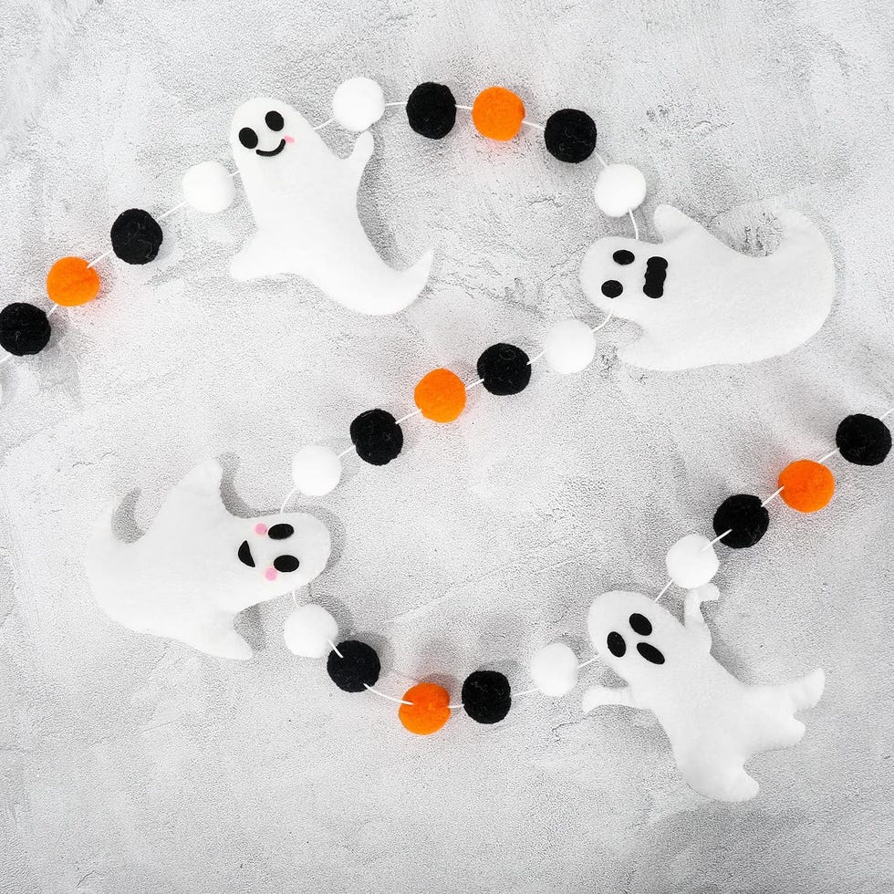 Grinning Ghost Banner and Garland Grinning Ghost Banner and Garland