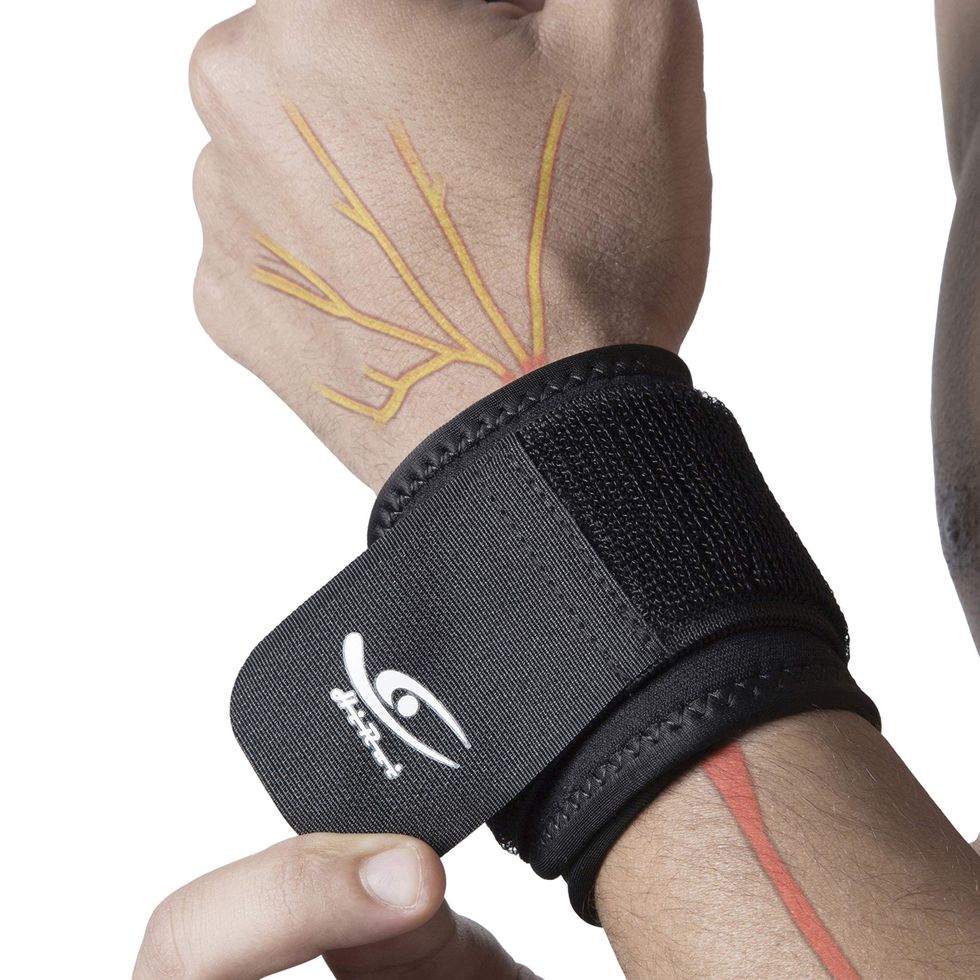 The Benefits Of Weightlifting Gloves, Wrist Wraps And Lifting