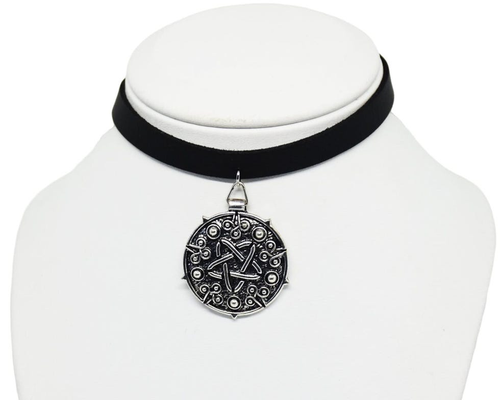 Kalung Yennefer dari Vengerberg Kalung Yennefer dari Vengerberg