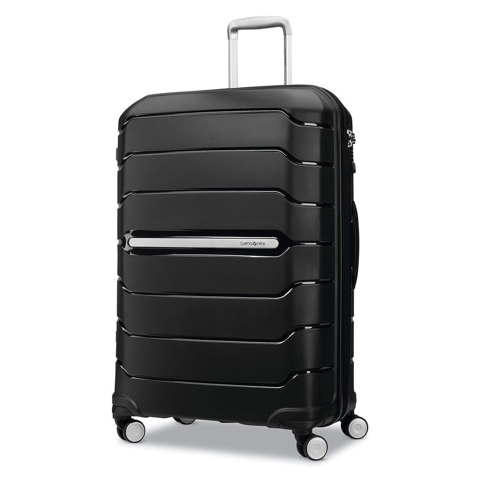 Freeform expandable rigid suitcase in the hold