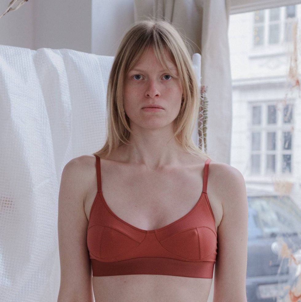 The 10 Best Sleeping Bras For Large Bust, As Per An Expert - 2024