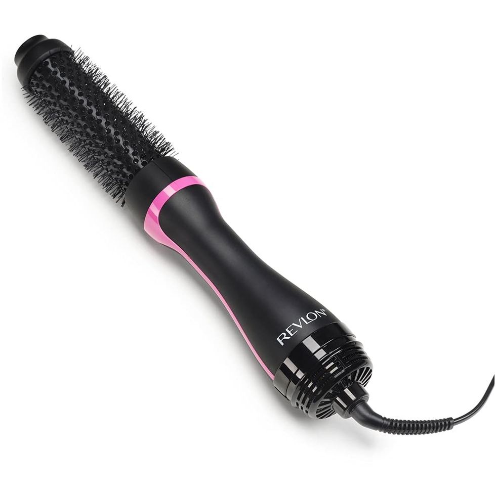 One-Step Style Booster is a round brush for drying and styling in one step.