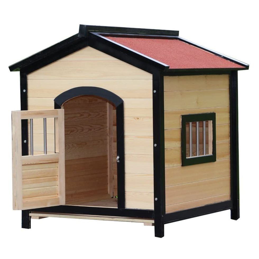 Bonita casita de perro de madera sostenible para exteriores