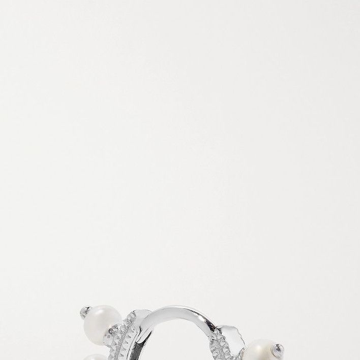 8mm 14-karat white gold pearl hoop earring