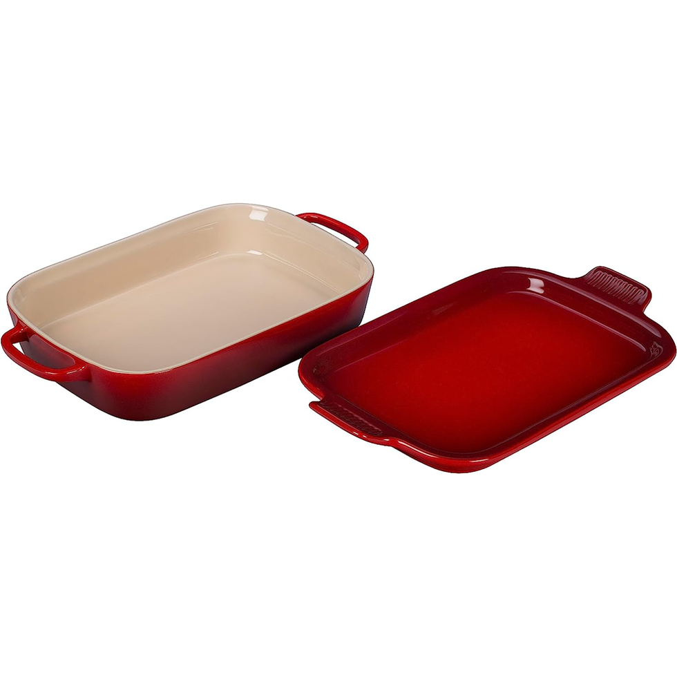 https://hips.hearstapps.com/vader-prod.s3.amazonaws.com/1689090678-le-creuset-baking-dish-64ad7a6418ac9.png?crop=1xw:1xh;center,top&resize=980:*