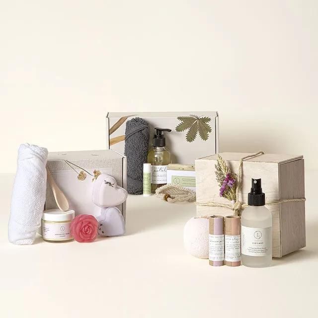 Monthly gift store boxes for women