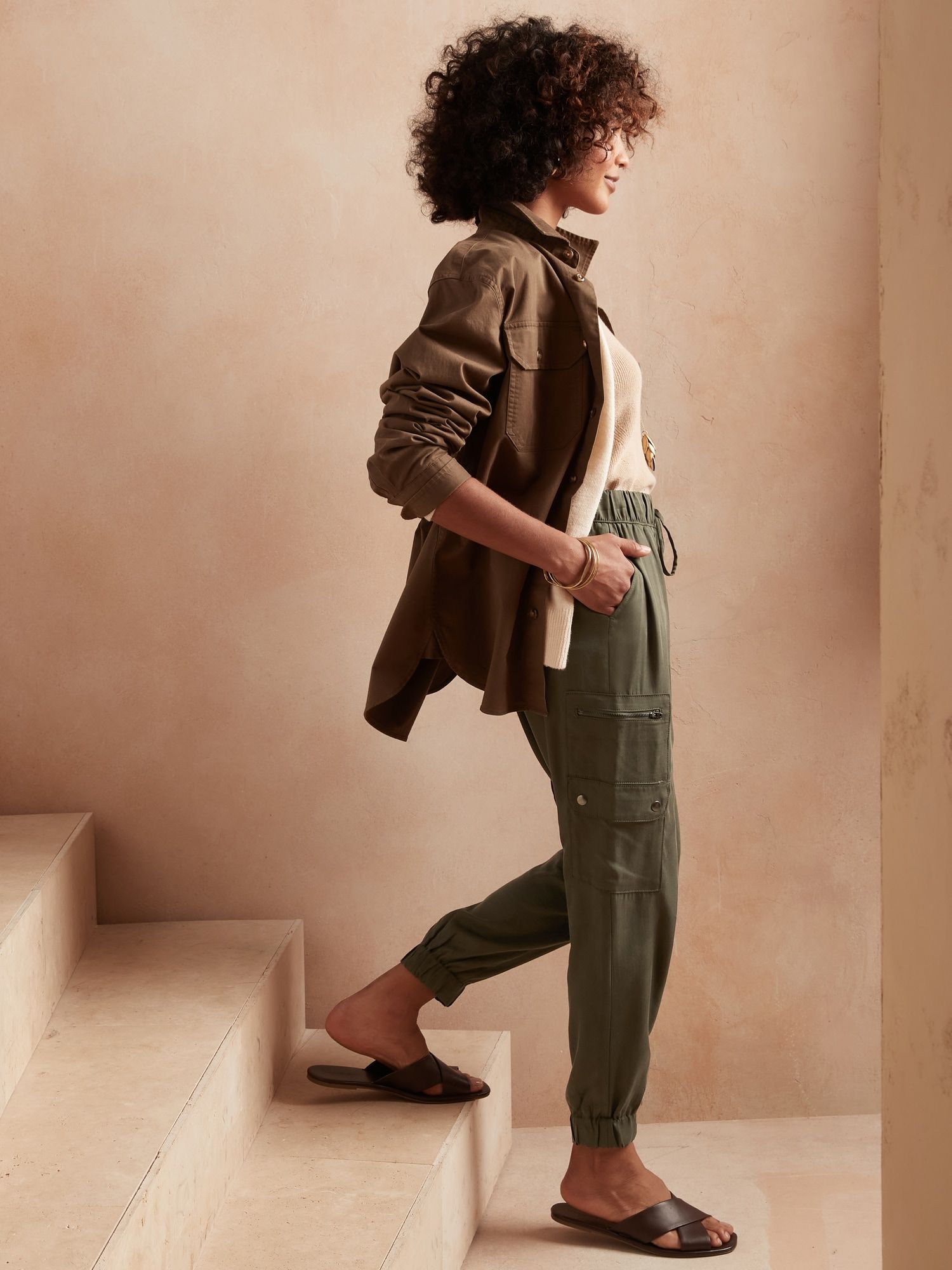 7 Ways To Style Green Cargo Pants With Different Outfits