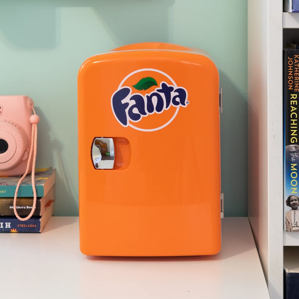 Fanta FA04 4 Liter/4.2 Quarts 6 Can Portable Mini Cooler