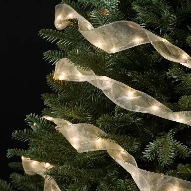 How to ribbon a Christmas tree, THIN VELVET RIBBON TREND