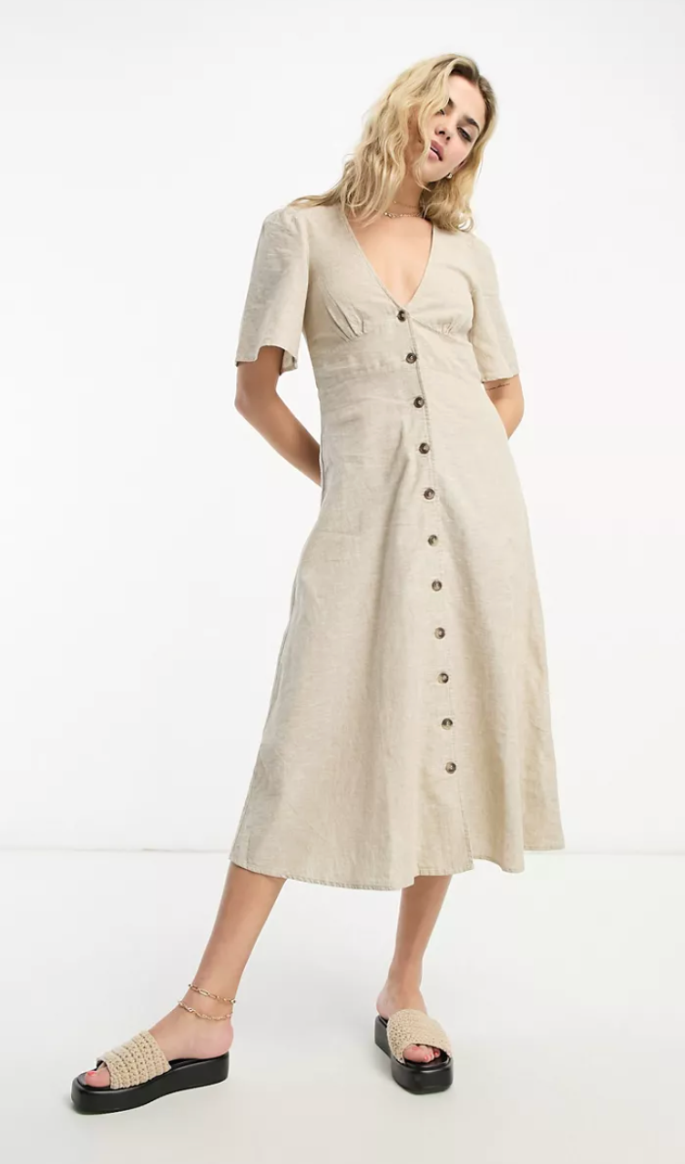 Vestido de lino beige abotonado