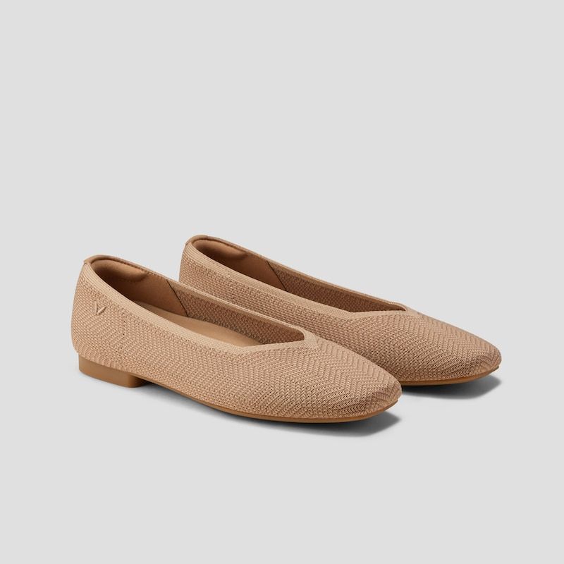 Pointed toe deals flats wide