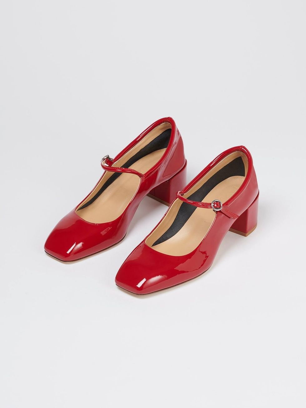 Vintage '60s flat shoes & fashionable low-heel footwear for women