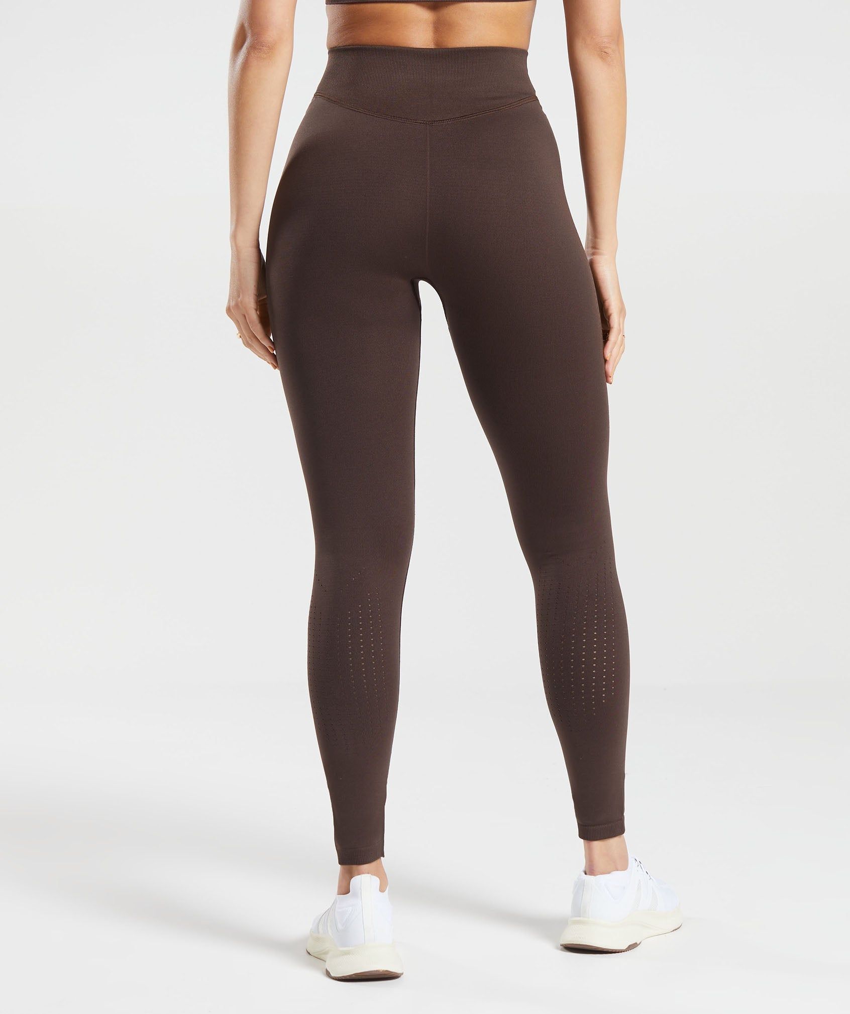 Seamless crotch outlet leggings