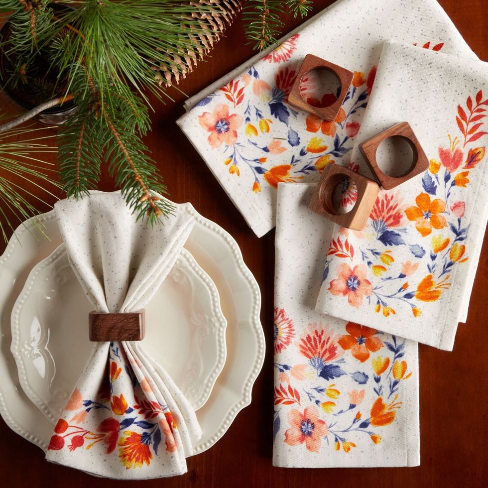 The Pioneer Woman Fluttering Fancies Napkins And Napkin Rings Set