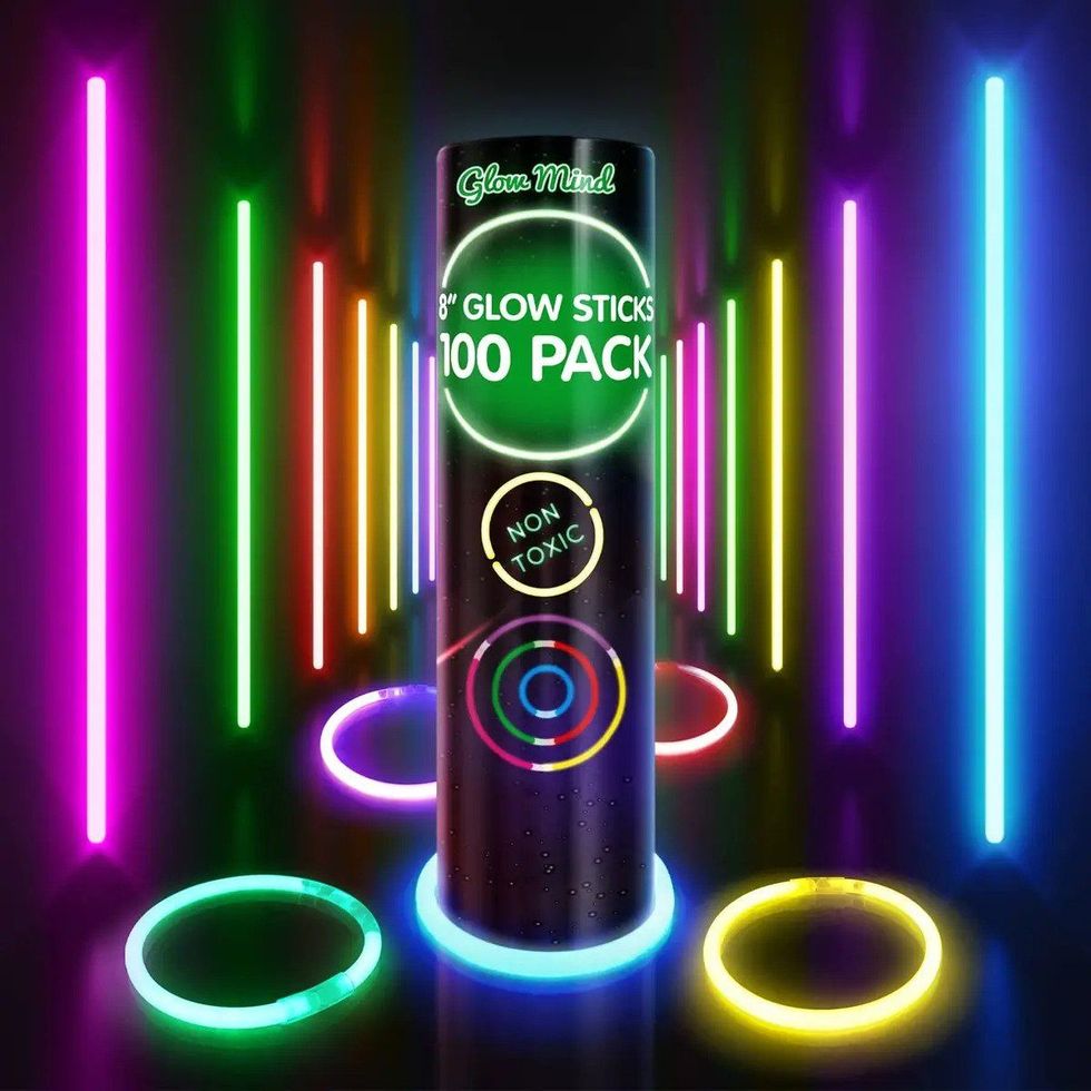 100 Glow Mind Glow Sticks Glow in The Dark Fun Party Pack with 8