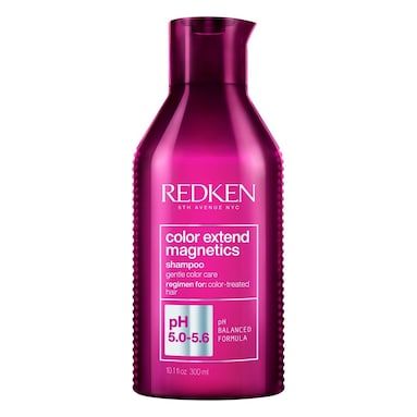 Color Extend Magnetics Shampoo, deterge delicatamente, contiene amino-ioni per preservare il colore formando una pellicola attorno al capelli