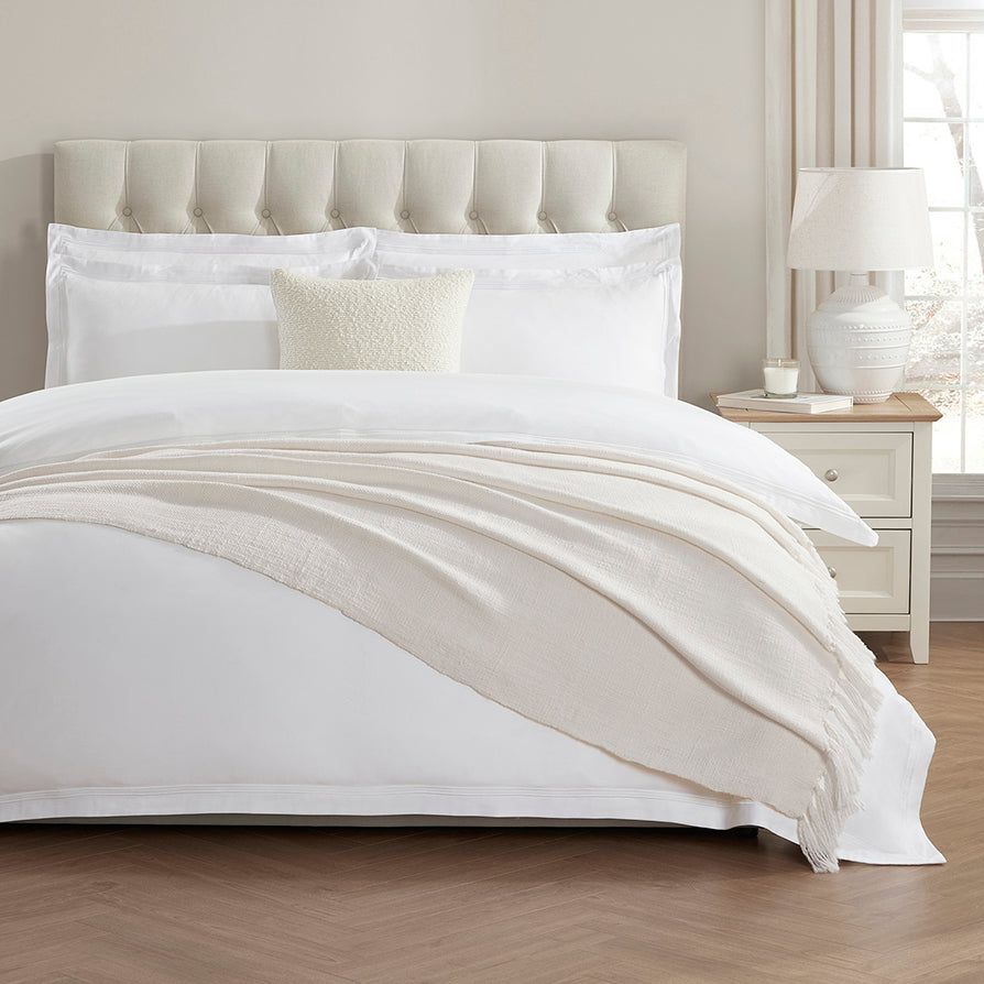 White throw for online bed