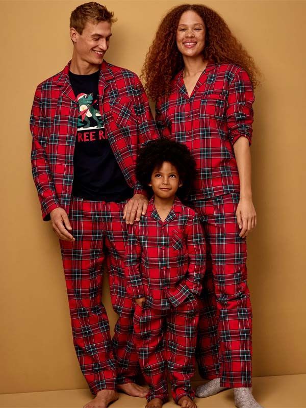 Holly Willoughby s matching family M S Christmas pyjamas