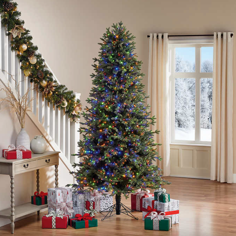 7.5' Pre-Lit Artificial Christmas Tree