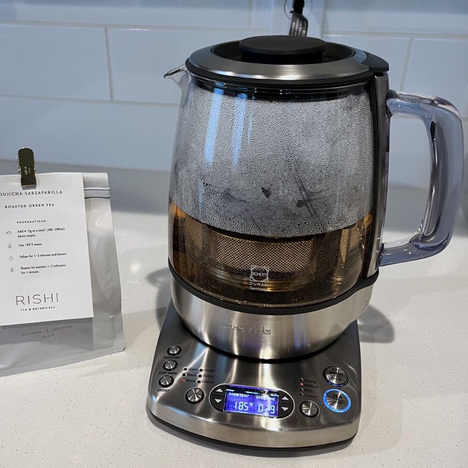 https://hips.hearstapps.com/vader-prod.s3.amazonaws.com/1694710948-breville-electric-kettle-65033c93c4ae7.jpg?crop=1xw:1xh;center,top&resize=980:*