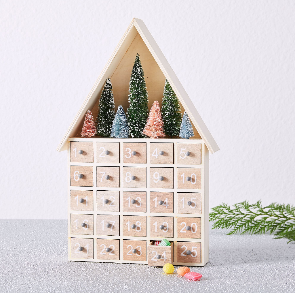 Amazon.com: JOYIN Christmas 24 Days Countdown Advent Calendar with a  Tabletop Wooden Christmas Tree and 28 Ornaments Snowman Santa Decorations  for Boys, Girls and Kids Party Favors, Classroom Prizes, Xmas Gift :