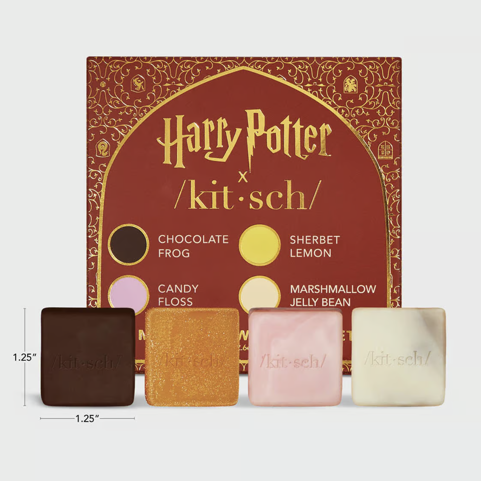 https://hips.hearstapps.com/vader-prod.s3.amazonaws.com/1695058560-harry-potter-body-wash-soap-gift-set-cheap-christmas-gifts-65088a4712d64.png?crop=0.9599406528189911xw:1xh;center,top&resize=980:*