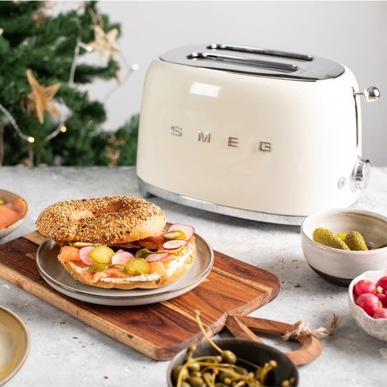 50s Retro Style Two-Slice Toaster 50s Retro Style Two-Slice Toaster