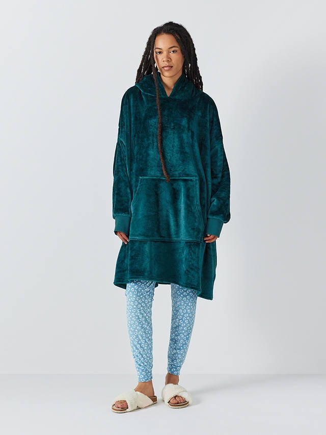 14 Blankets With Sleeves to Keep You Warm This Winter 2023