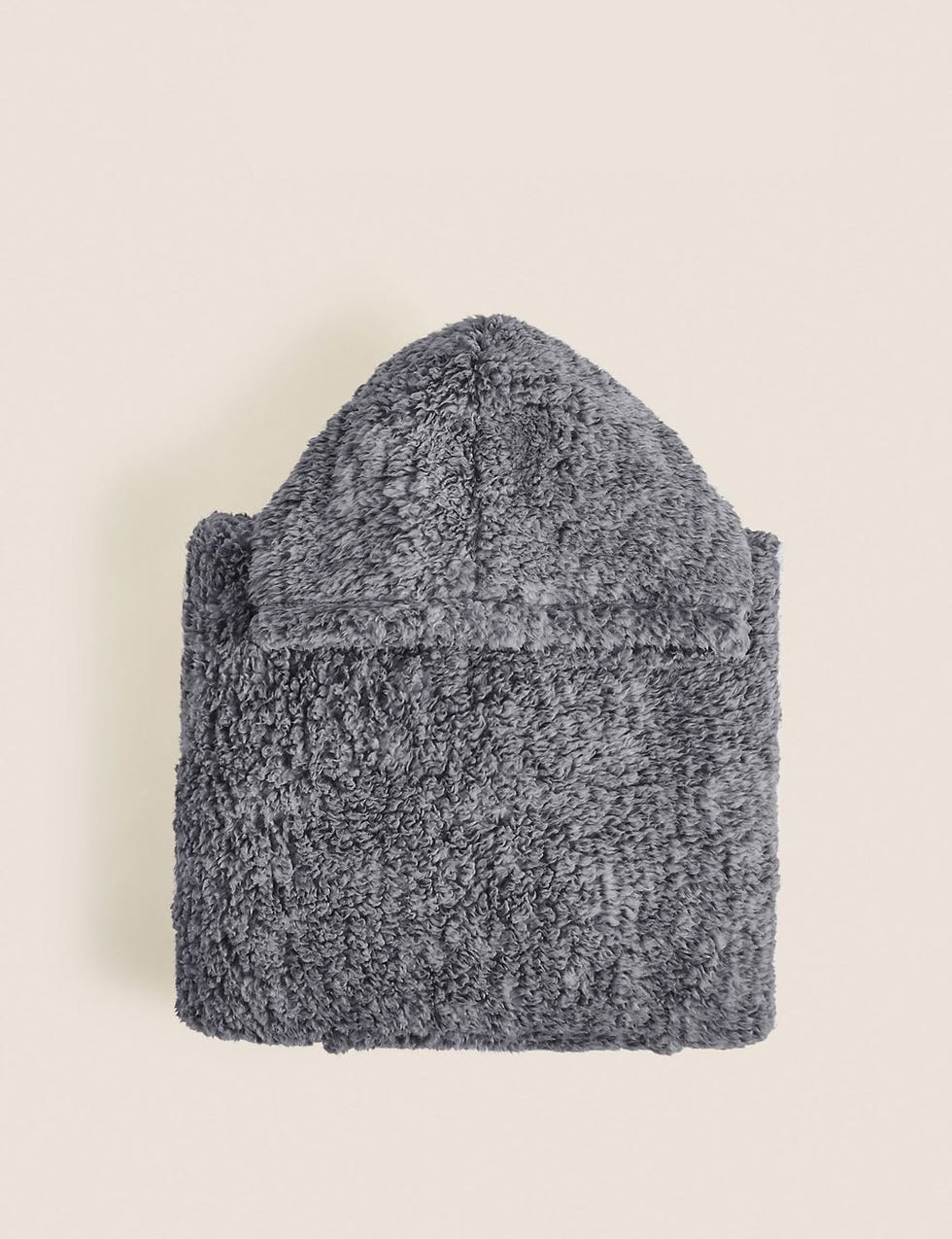 14 blankets with sleeves to keep you warm this winter 2023