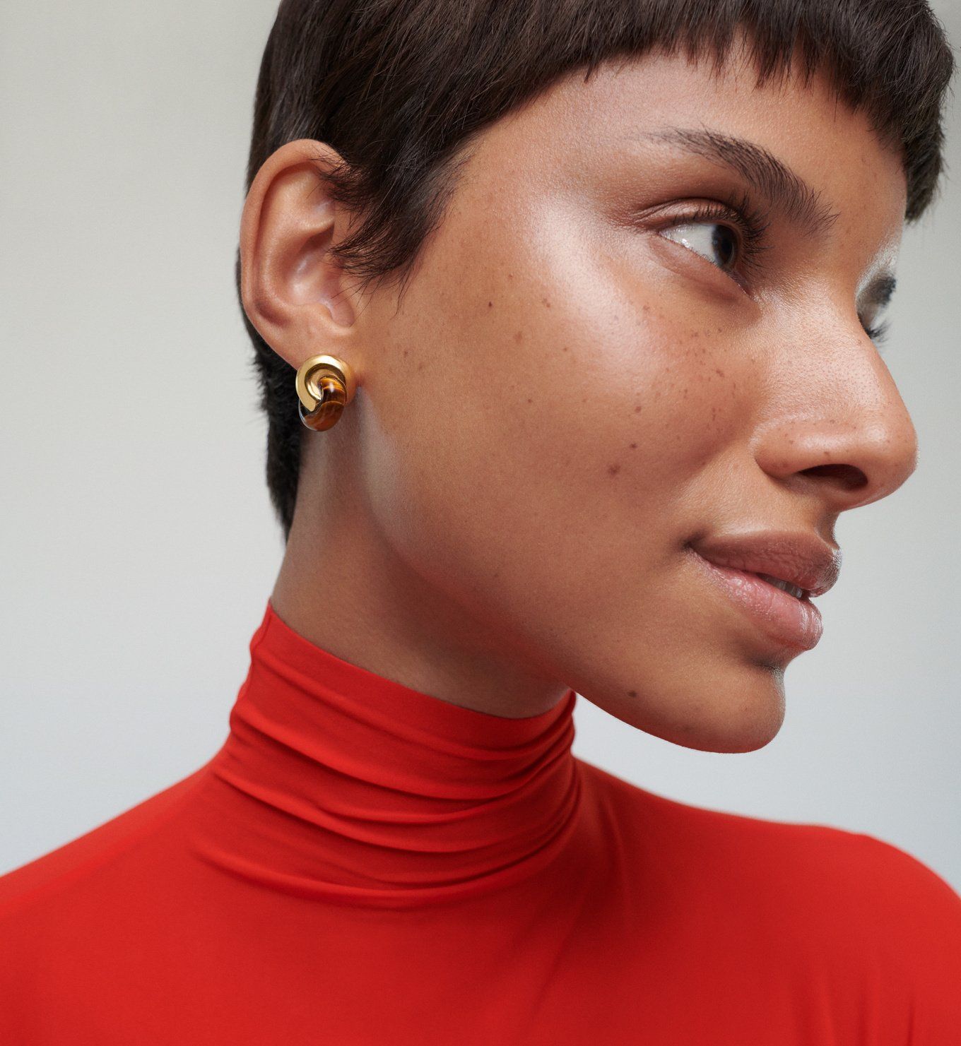 Nura Keshi Pearl Huggie Earrings in 18k Gold Vermeil on Sterling Silver and  Pearl | Jewellery by Monica Vinader