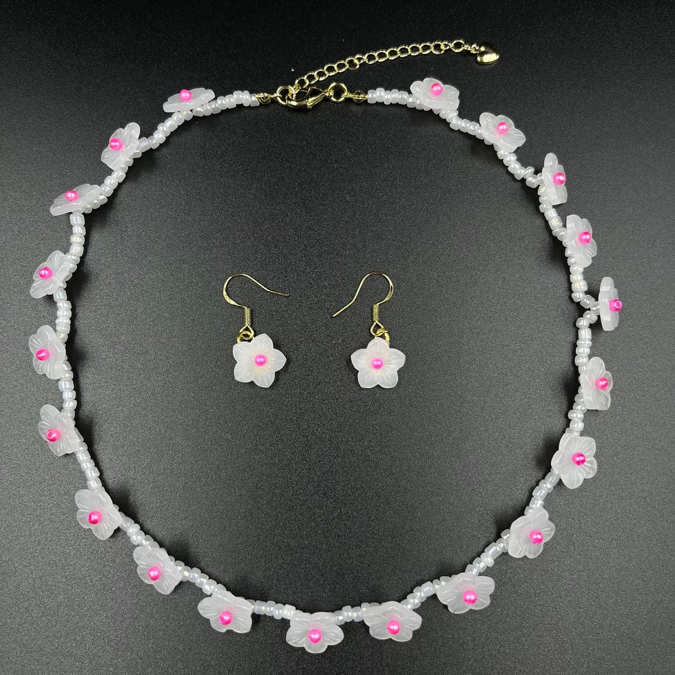  Daisy Flower Necklace and Earrings Set 