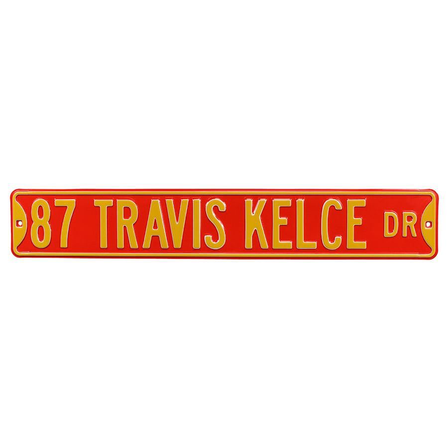 Travis Kelce Gifts 2020 Champions @CrownRoyal XR Ahead of Victory