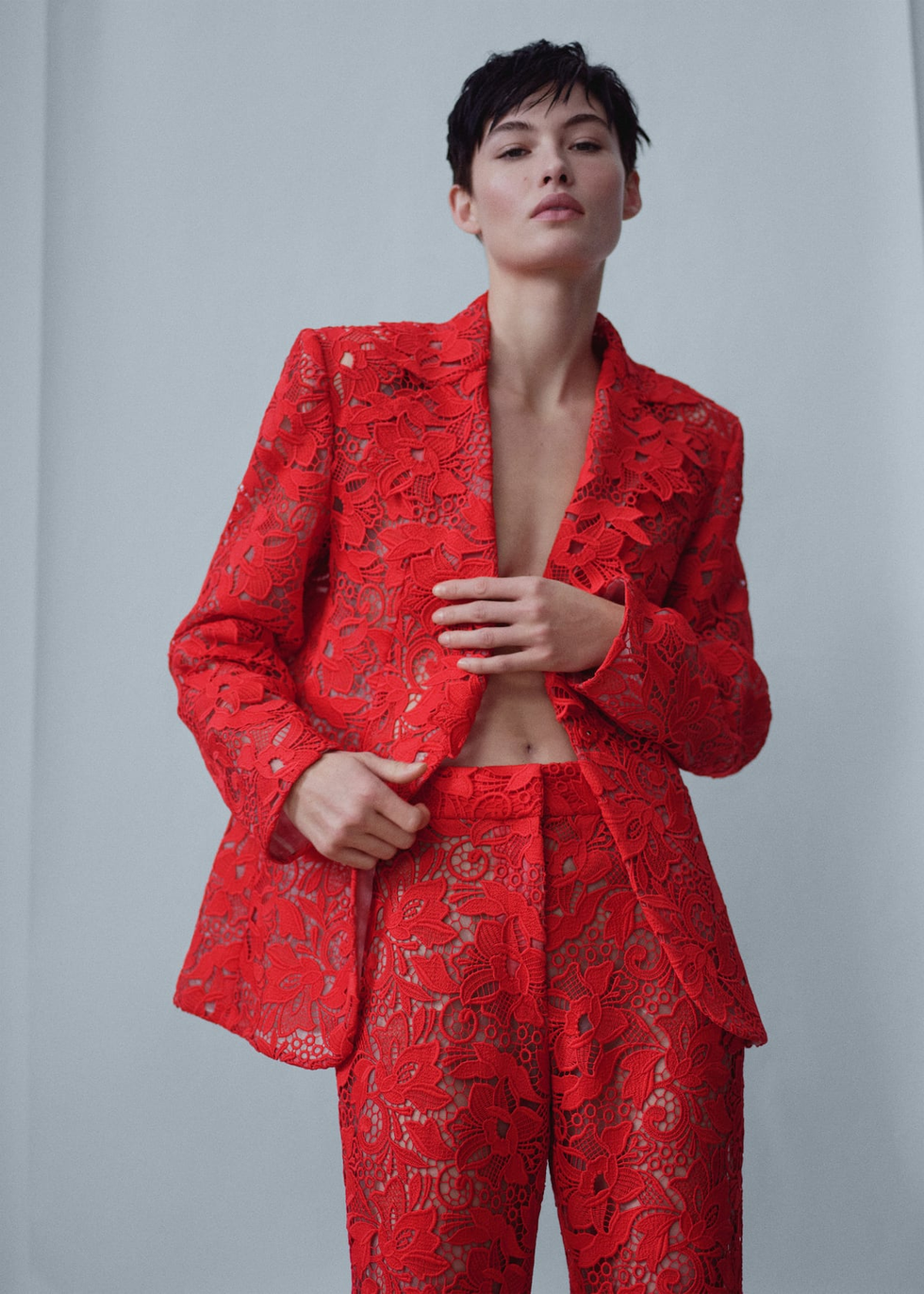 10 trajes de chaqueta de mujer de Mango para un look de oficina perfecto