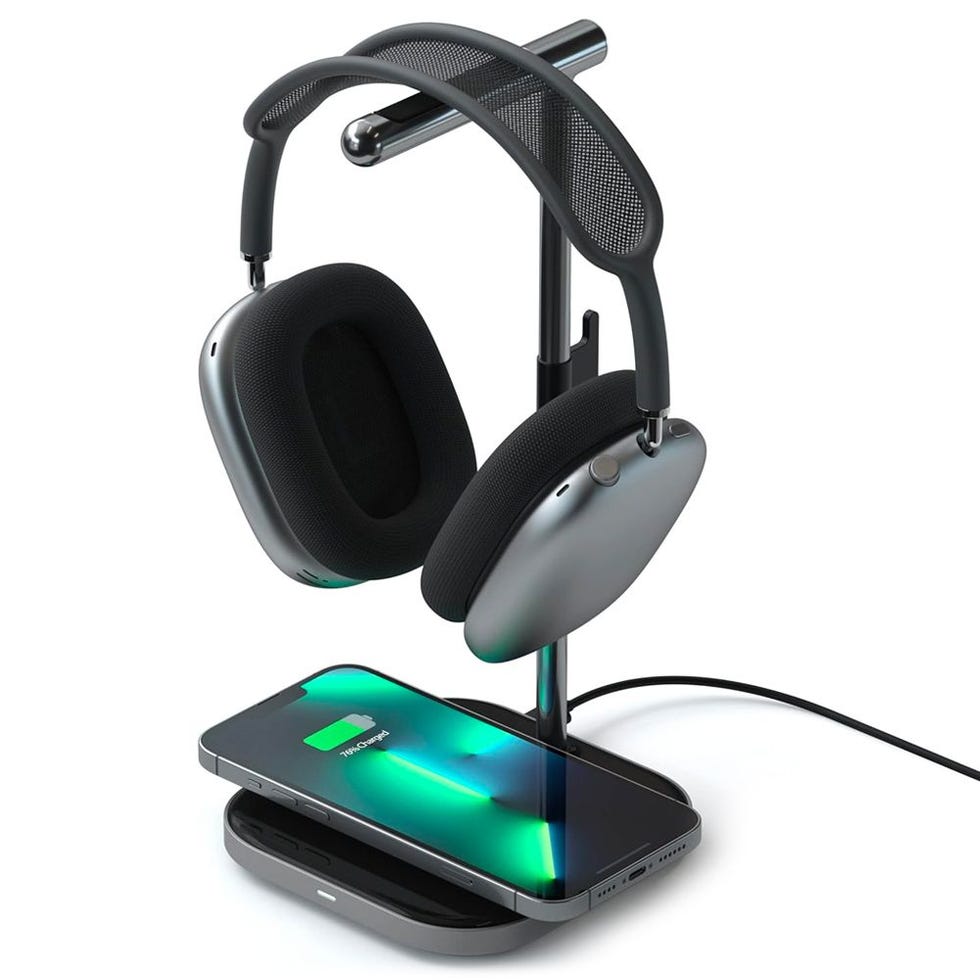 1696428571-satechi-2-in-1-headphone-stand-651d7215a2171 أفضل 25 هدية تقنية لعيد الأب بأقل من 100 دولار