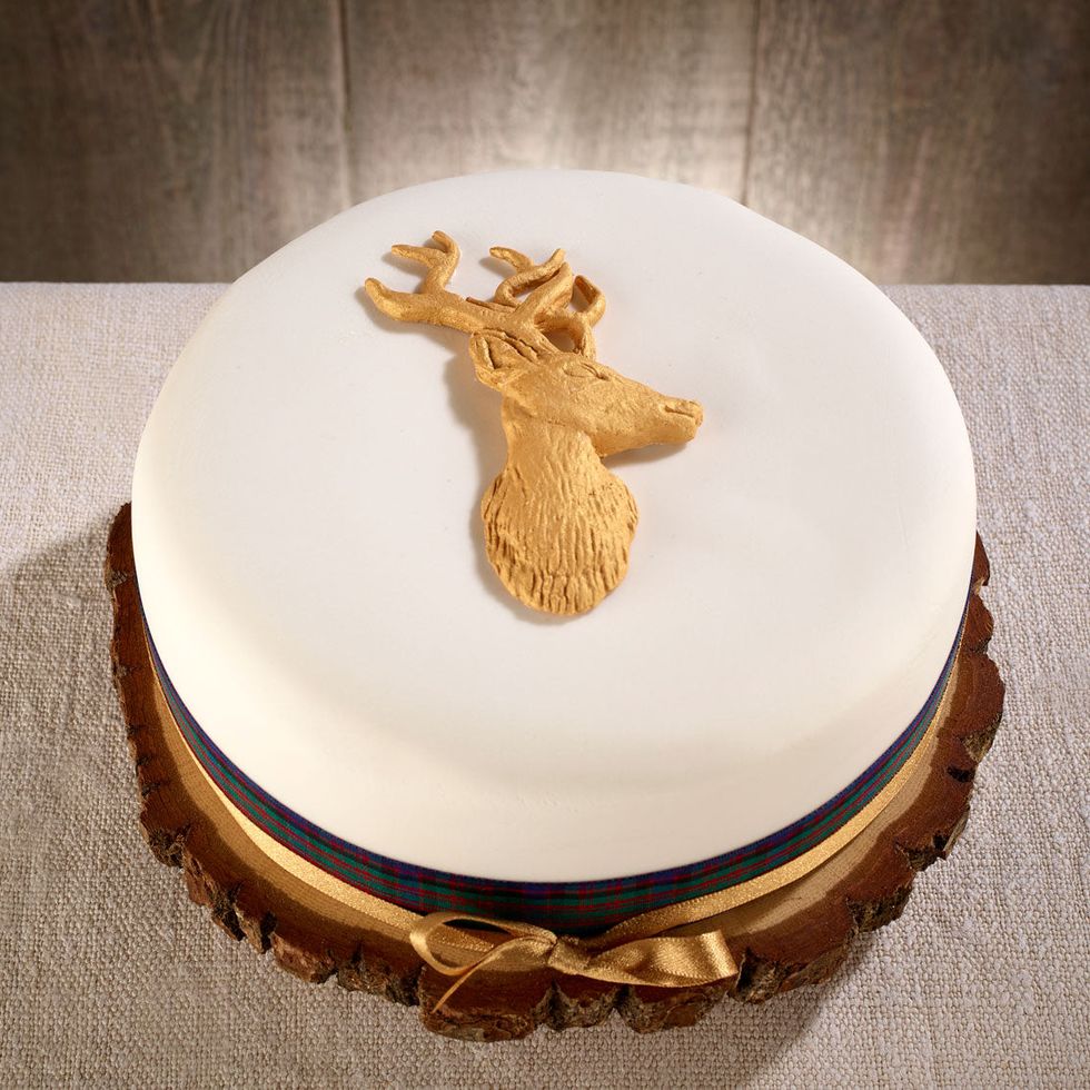 Meg Rivers Limited Edition Stag Classic Fully Iced Christmas Cake 2kg