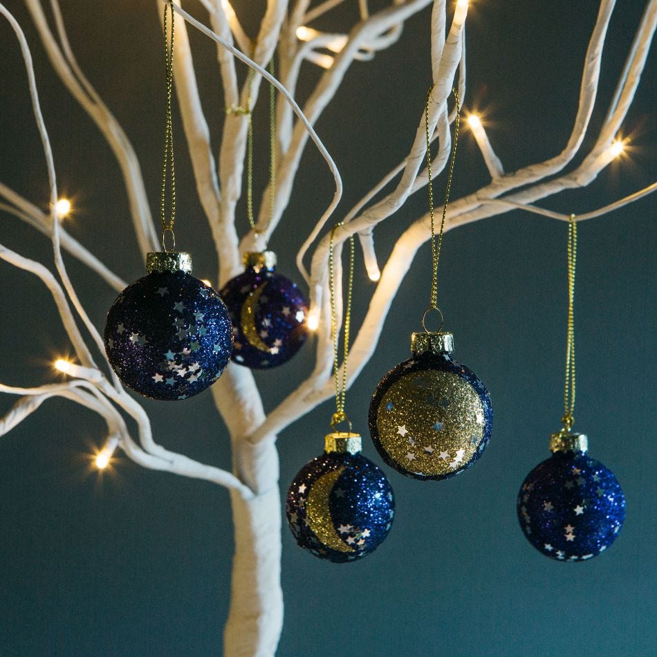 13 Blue Christmas Decorations To Elevate Your Festive Interior